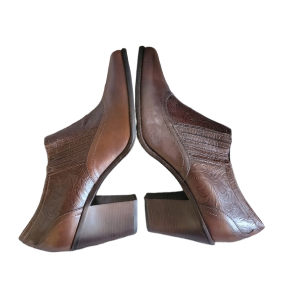 NWOT ANTONIO MELANI EMBOSSED ANKLE BOOTS - Picture 3 of 9